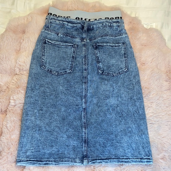 Chic Blue Denim Pencil Skirt - Picture 10 of 12